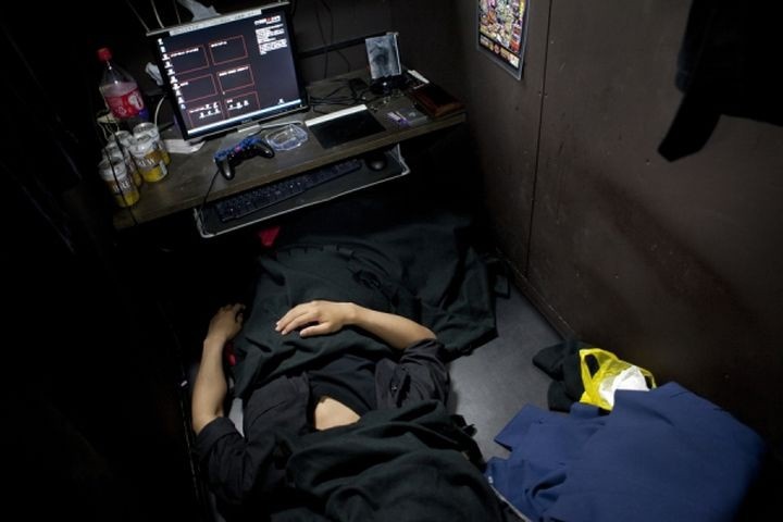 Японские интернет-кафе для кибер-бездомных (16 фото)