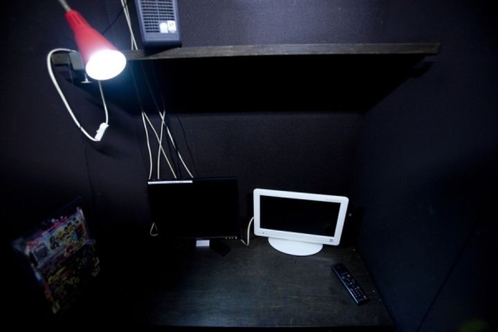 Японские интернет-кафе для кибер-бездомных (16 фото)