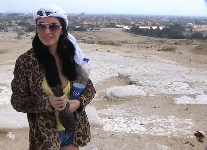Египетские власти возмущены откровенным видео русскоговорящей туристки (9 фото)