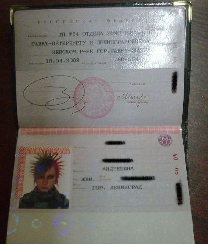 Автографы известных личностей, обычных людей и паспортистов (12 фото)