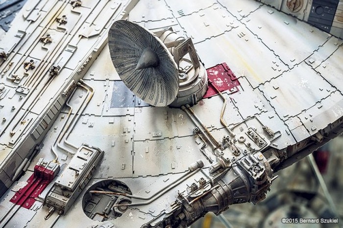 Мегареалистичный макет космического корабля, построенный за 4 года (40 фото)