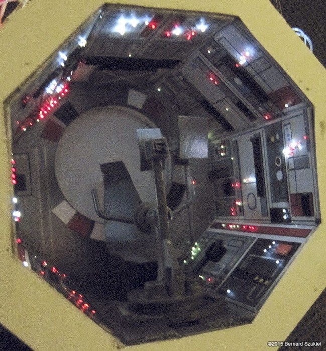 Мегареалистичный макет космического корабля, построенный за 4 года (40 фото)