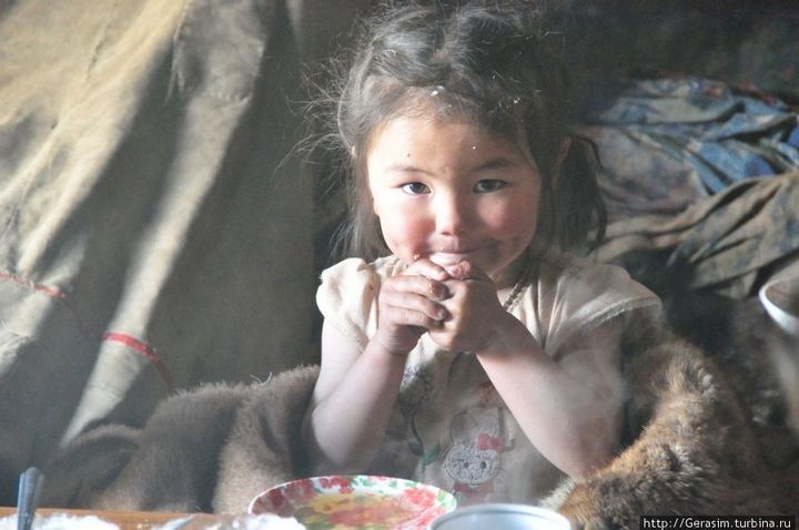 Фотографии из повседневной жизни народности ханты полуострова Ямал (32 фото)