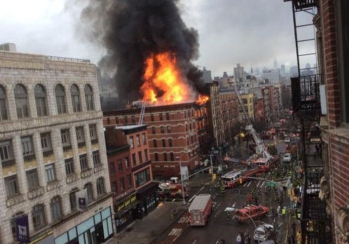 Большой пожар в Нью-Йорке (8 фото)