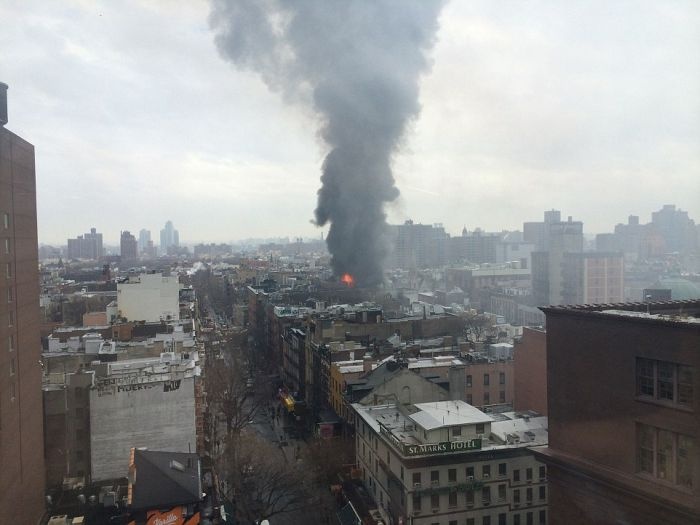 Большой пожар в Нью-Йорке (8 фото)
