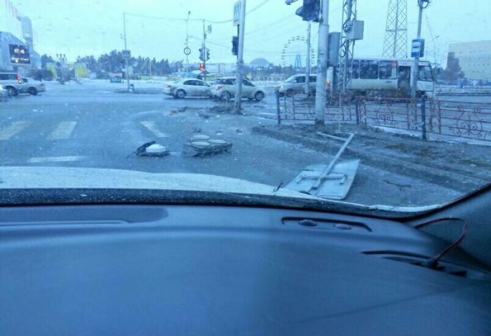 Полследствия сильного ветра в Якутске (18 фото)