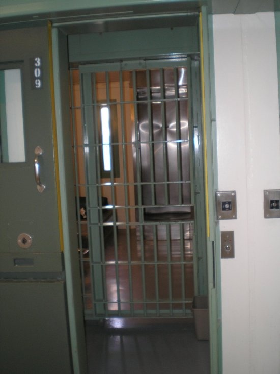 Одна из самых защищеных от побега тюрем США (13 фото)