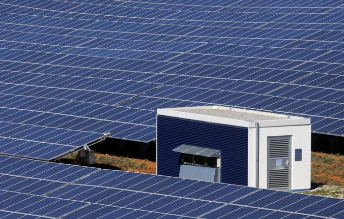 Солнечные батареи в Провансе (13 фото)
