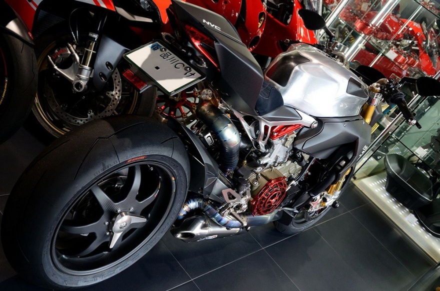 Мотоцикл стоимостью 150 тысяч долларов (11 фото)