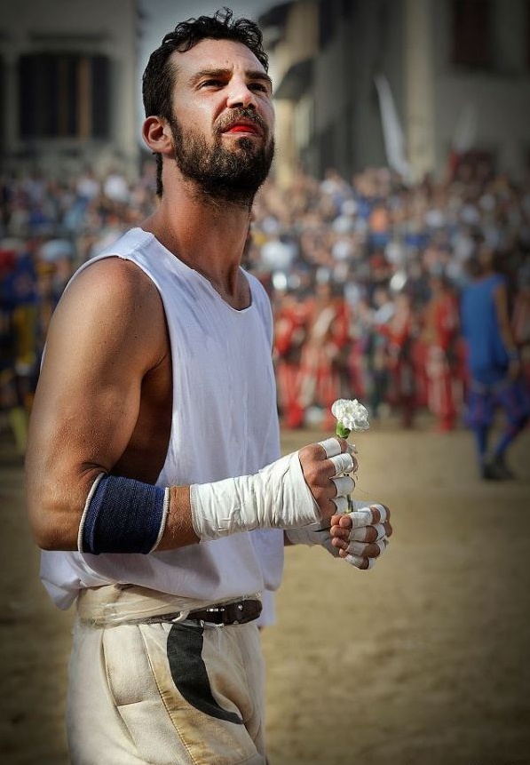 Флорентийское кальчо - средневековая игра с мячом (20 фото)
