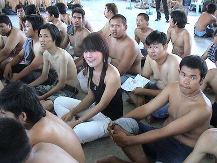 Транссексуалы на призывном пункте армии Таиланда(29 фото)