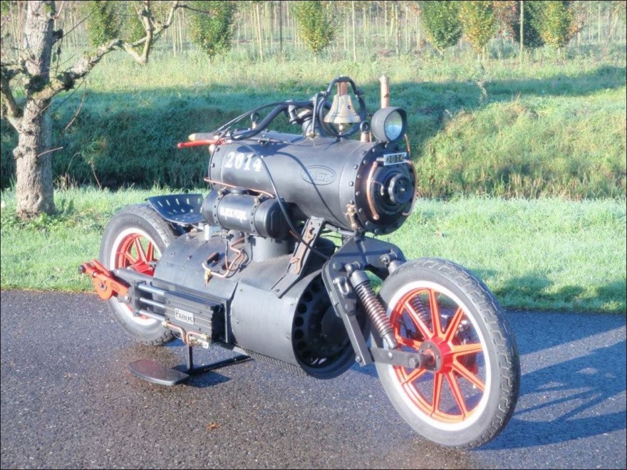 Мотоцикл на паровой тяге (9 фото)