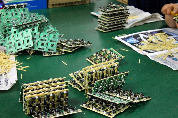 Как собирают компьютерные мыши на небольшой китайской фабрике (24 фото)