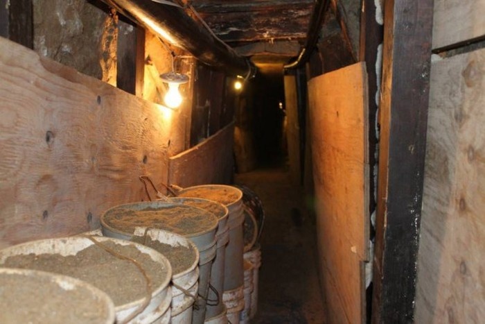 Подземный тоннель контрабандистов между США и Мексикой (9 фото)