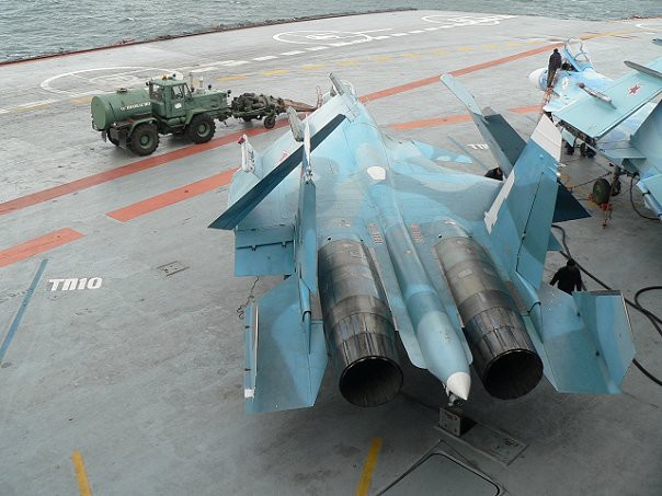 Специальная техника на борту авианосца "Адмирал Кузнецов" (10 фото)