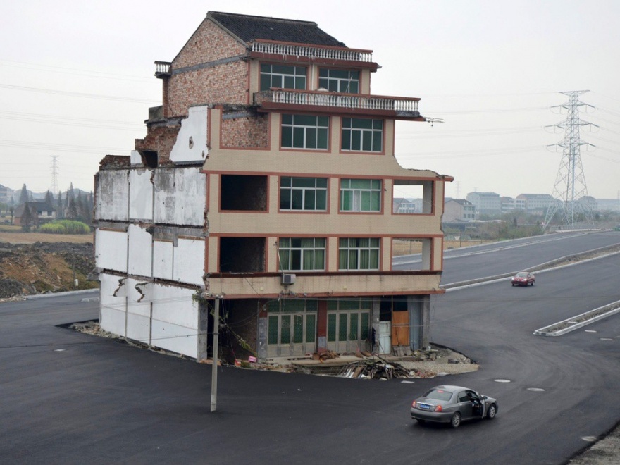 Самые стойкие домовладельцы Китая (12 фото)