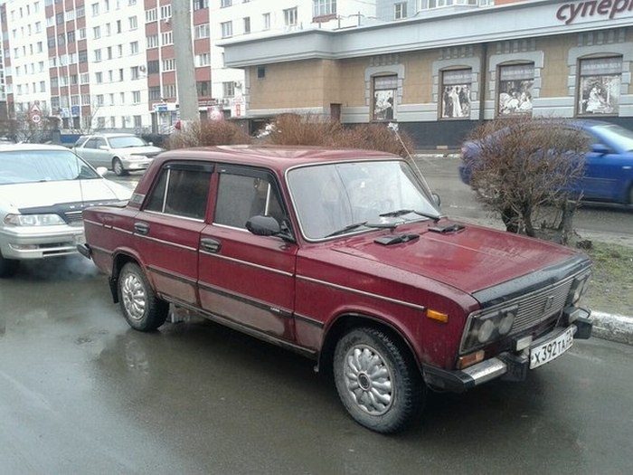 Автомобилисты из Барнаула купили пожилой паре новую машину взамен сгоревшей (6 фото)
