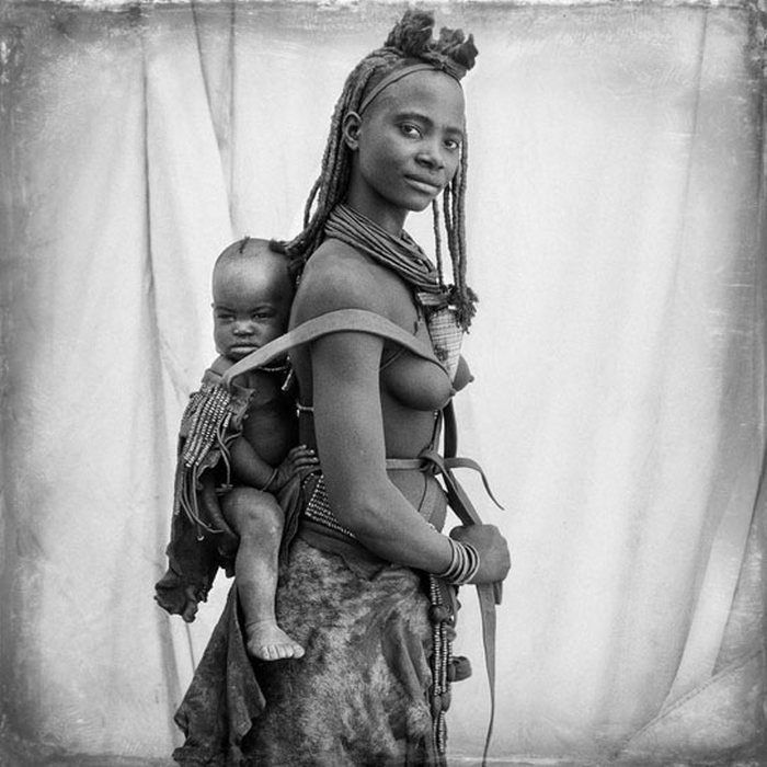 Женщины племени Химба в полный рост