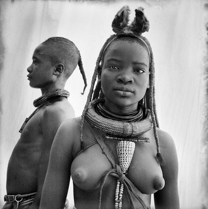 Мужчины и женщины племени Химба из Намибии (17 фото)
