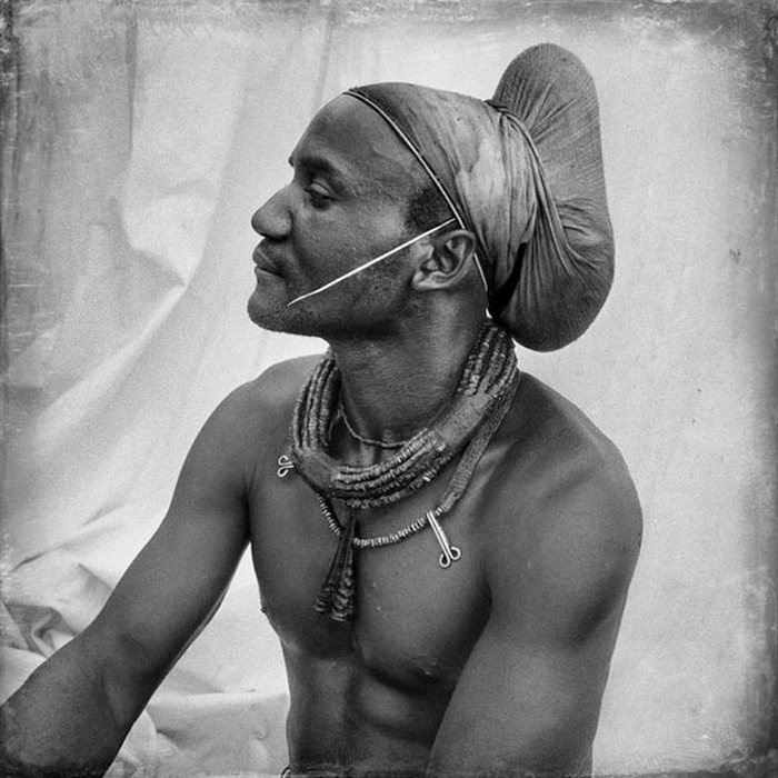 Мужчины и женщины племени Химба из Намибии (17 фото)