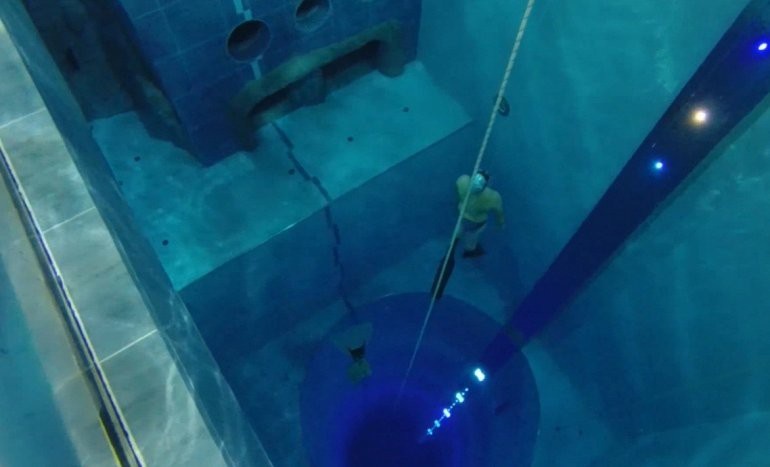 Бассейн глубиной 40 метров (8 фото)