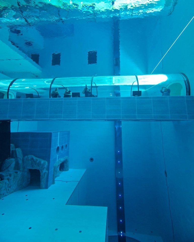 Бассейн глубиной 40 метров (8 фото)