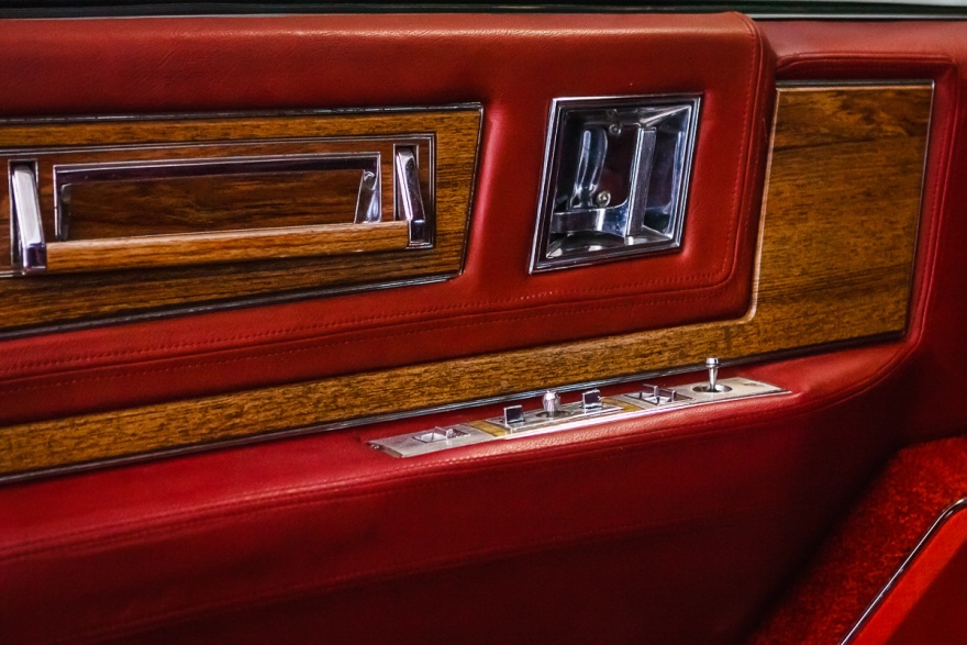Последняя модель самой культовой серии Cadillac (18 фото)