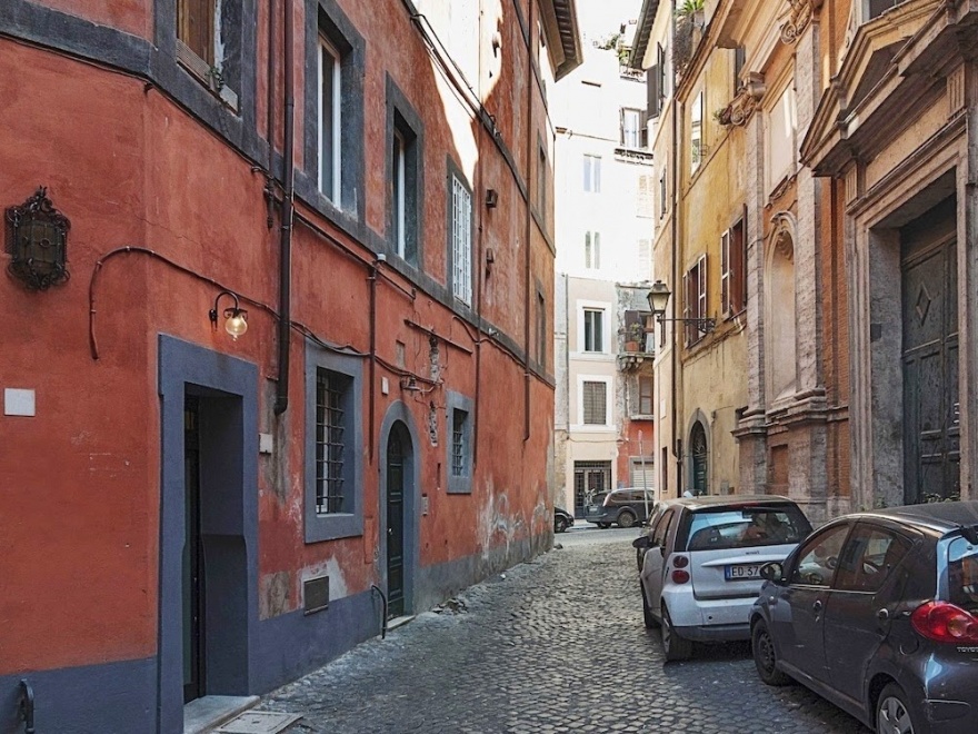 Миниатюрная квартира в Риме (12 фото)