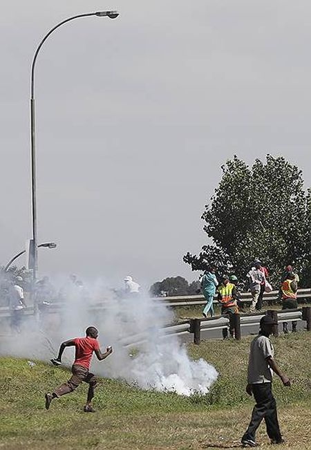 Беспорядки в ЮАР, вызванные притоком мигрантов (30 фото)