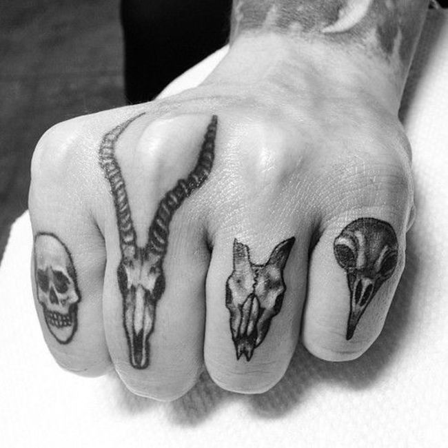 Необычные татуировки на пальцах (27 фото)