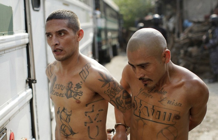 Перевозка заключенных в Сальвадоре в новую тюрьму (22 фото)