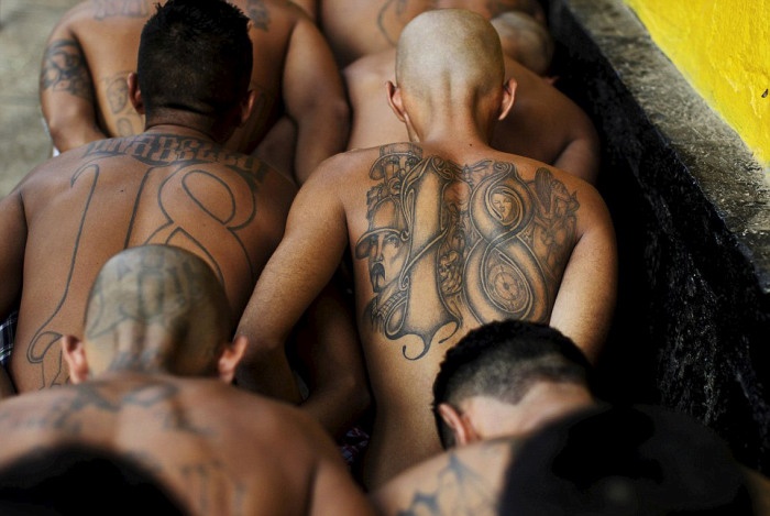 Перевозка заключенных в Сальвадоре в новую тюрьму (22 фото)
