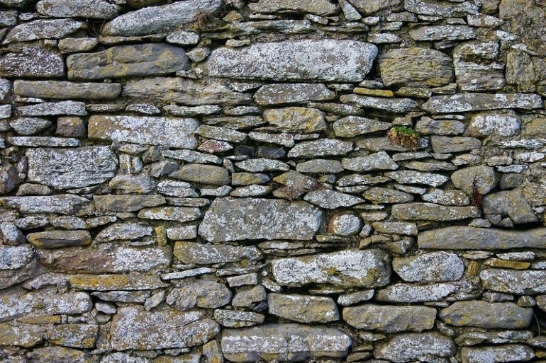 История появления каменных стен, окружающих поля в Ирландии (15 фото)
