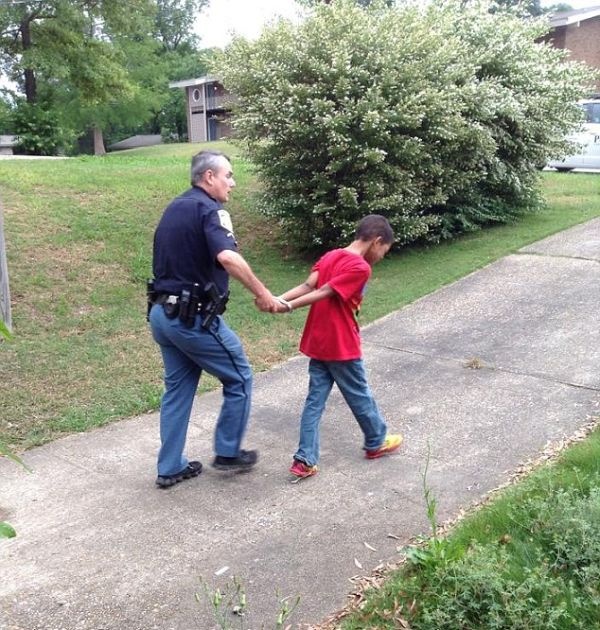 Как полиция может помочь в воспитании сына (5 фото)