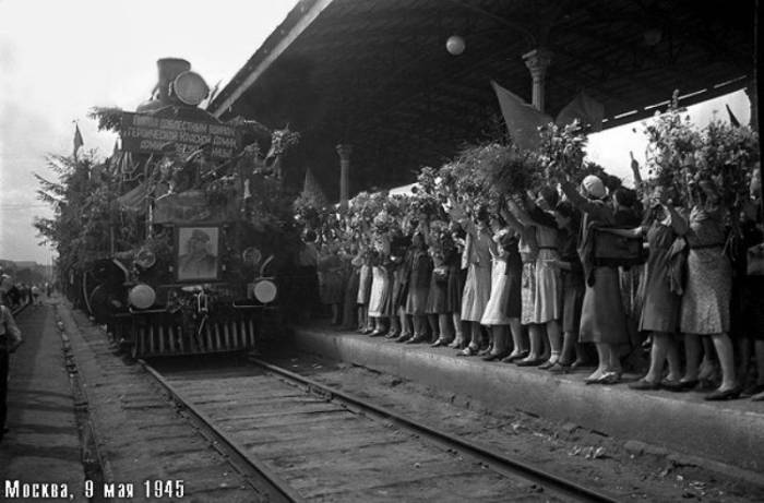 Празднование Победы в Москве 1945 года (38 фото)