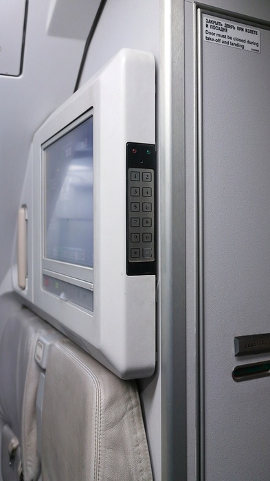 Устройство двери в кабину самолета на примере самолета Airbus-320 (17 фото)