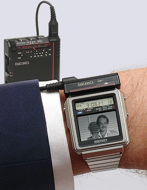 Часы с телевизором, созданные 33 года назад (5 фото)