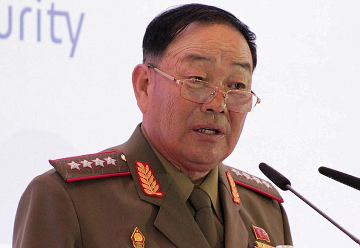 Слухи о расстреле министра обороны КНДР из зенитной пушки (6 фото)