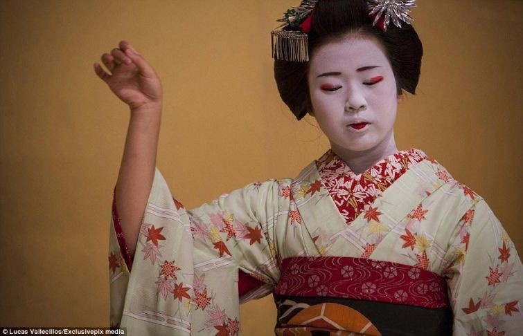 Как живут гейши в современной Японии (23 фото)