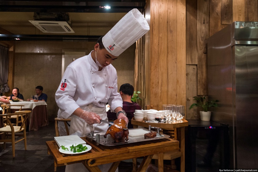 Как готовят утку по-пекински (12 фото)