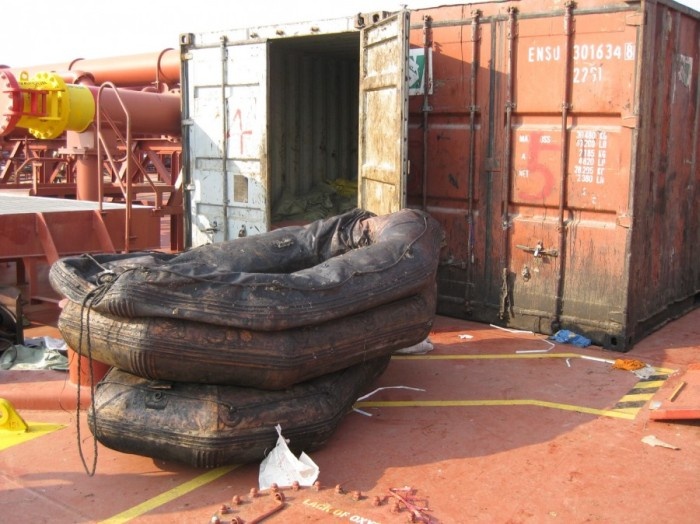 Как происходит очистка танкера от мазута (34 фото)