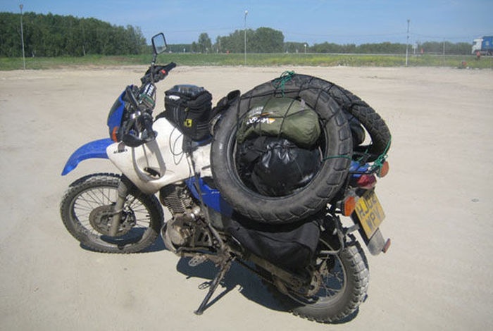 Сверхвозможности мотоциклов и мопедов при перевозке грузов (26 фото)
