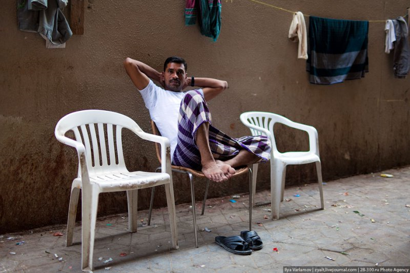 Условия жизни гастарбайтеров в Арабских Эмиратах (20 фото)