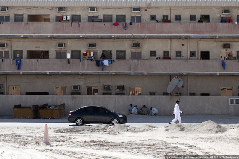Условия жизни гастарбайтеров в Арабских Эмиратах (20 фото)