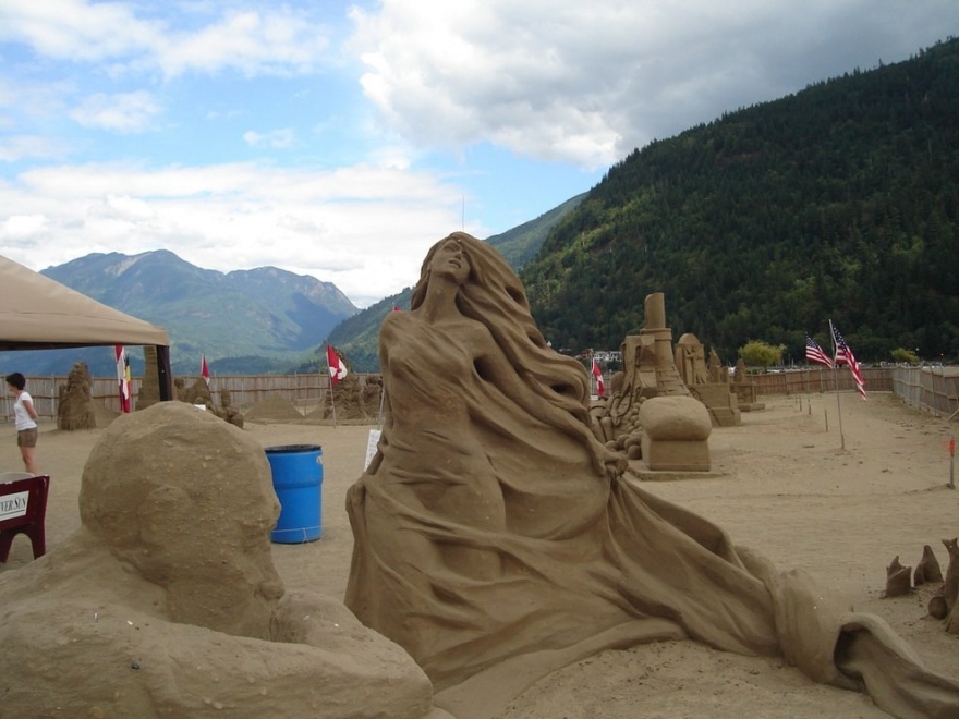 Классные скульптуры из песка (25 фото)