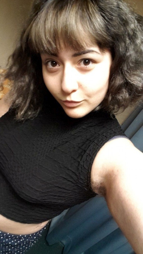 19-летняя студентка гордится обилием волос на свое теле (6 фото)
