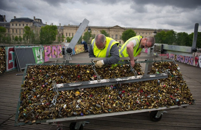 Власти Парижа ликвидируют одну из известных достопримечательностей города (20 фото)
