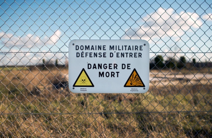 Территория Франции, напоминающая Чернобыльскую зону отчуждения (30 фото)