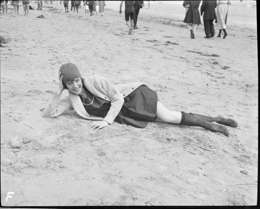 Суровая пляжная мода 20-х годов прошлого века (20 фото)