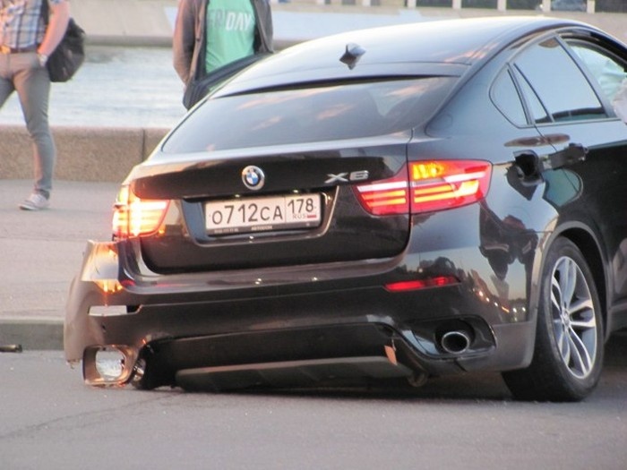 В Петербурге итогом гонок BMW X6 и Infinity QX70S стало массовое ДТП (8 фото)